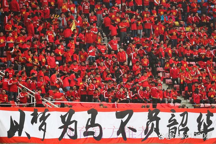 国足多哈首训 高温融不掉必胜信念 国足多哈首训 高温融不掉必胜信念